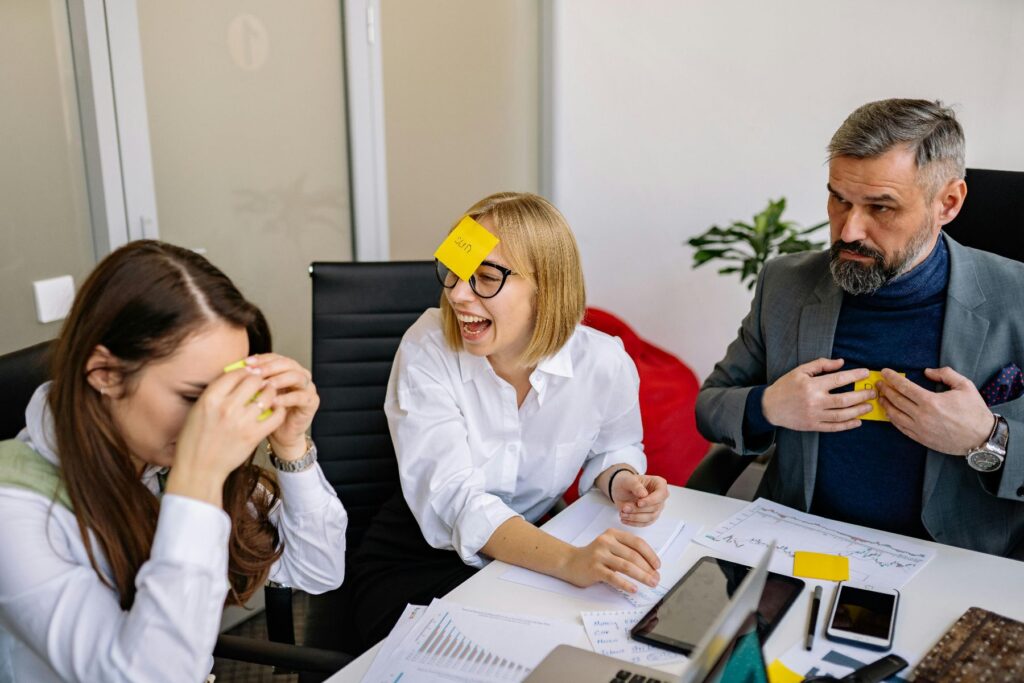 collega's die een spel spelen